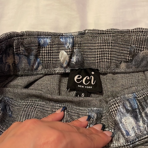 Black and White Plaid with Blue and Silver Floral Pencil Skirt Flared in Knee - Picture 4 of 4